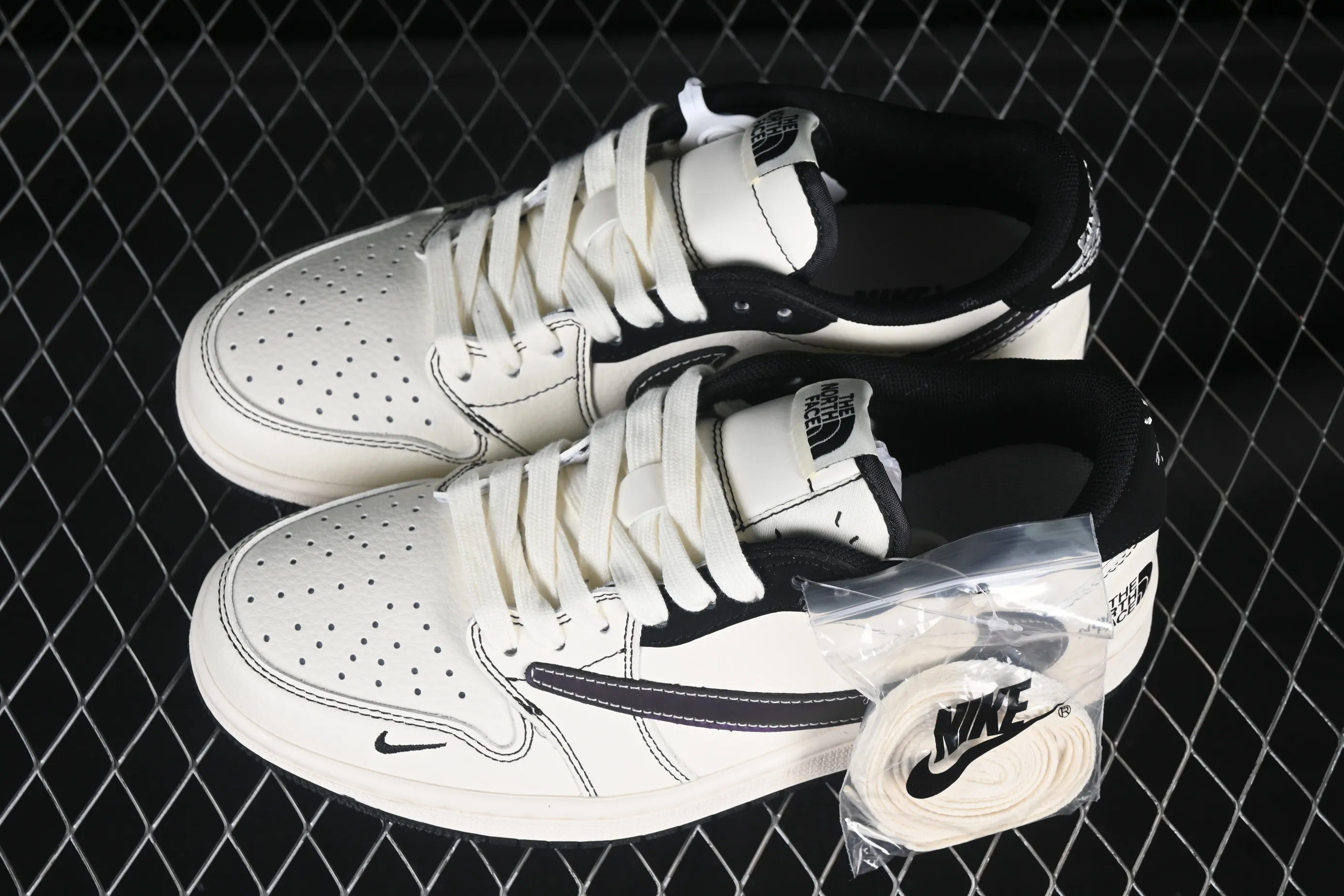All categories Air Jordan Jordan series basketball shoes Air Jordan 1 Low High-end customized low-top sneakers Travis Scott x Fragment Design x Air Jordan 1 Low OG SP Joe 1 North Face joint black line purple hook low-top cultural casual sneakers XS6089-500